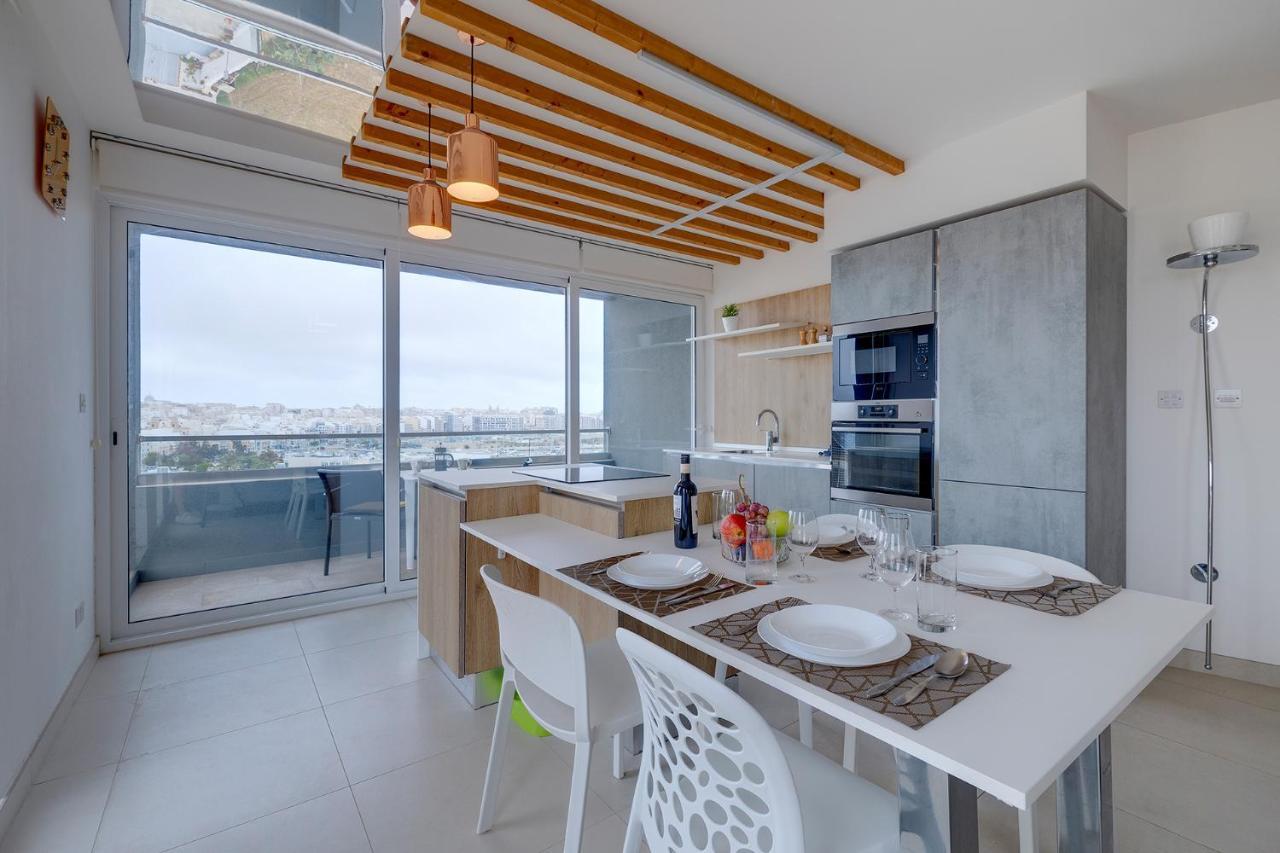Appartement Stunning In A Location With Views Ta Xbiex