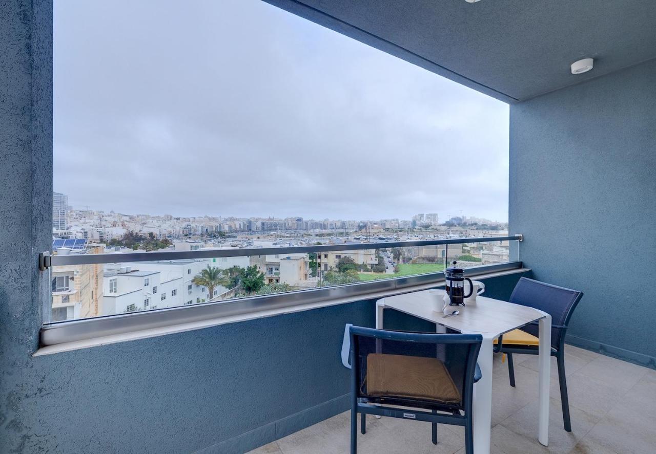 Stunning In A Location With Views Appartement Ta Xbiex